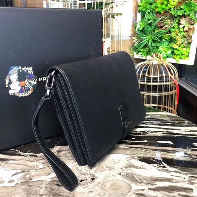 Prada Saffiano Cuir Men's Bag 25cm Calfskin Leather Fall Winter 2017 Collection Black